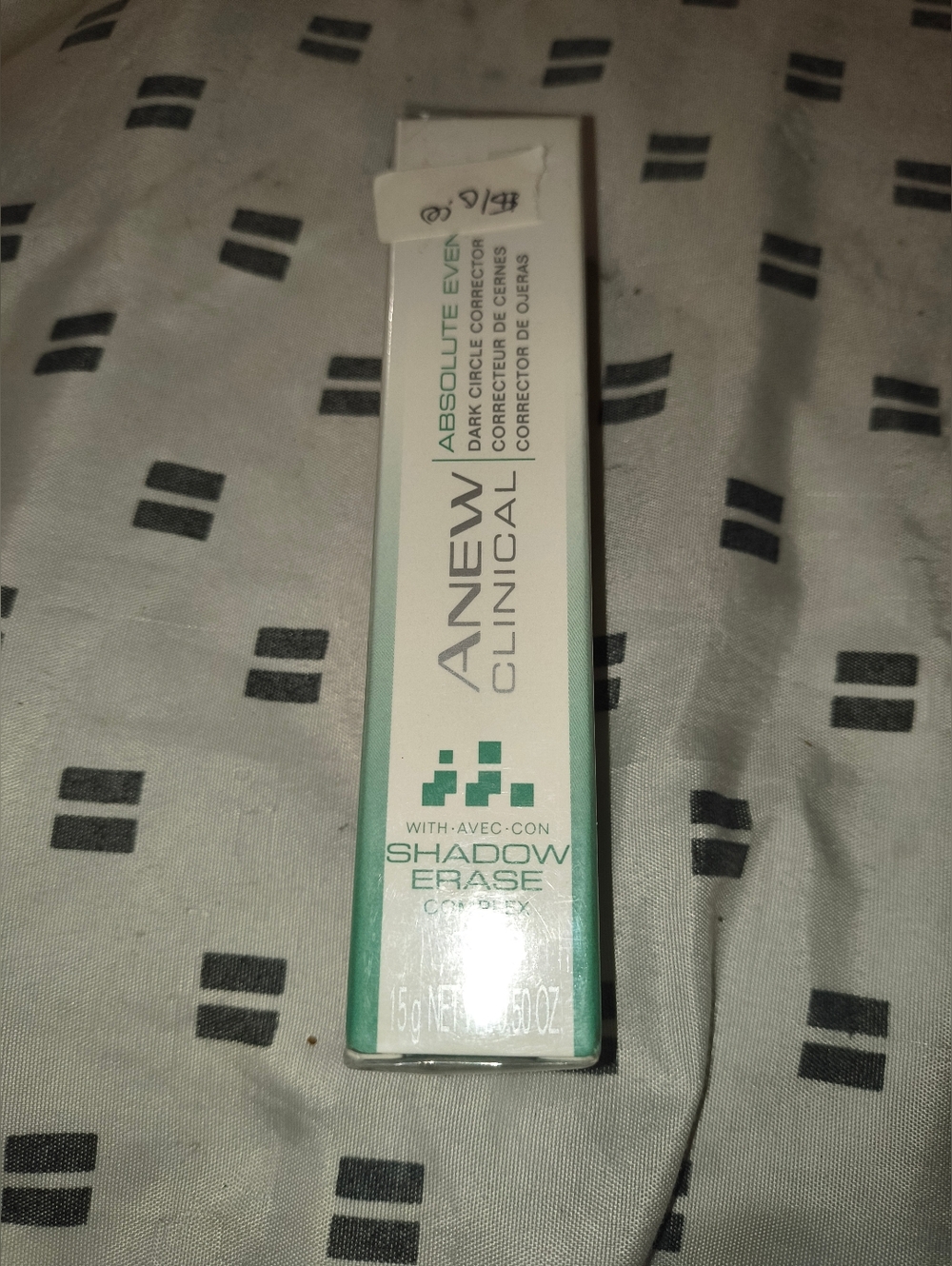 Avon Anew Clinical Absolute Even Corrector - Cream & Green Accents - Picture 2 of 3